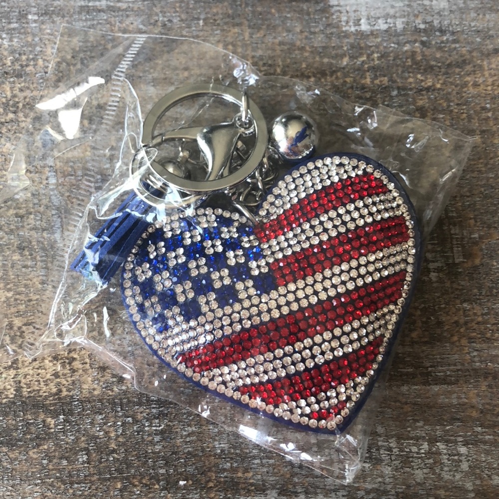 American Flag 🇺🇸 Rhinestone Heart Keychain 💙 - Picture 3 of 7